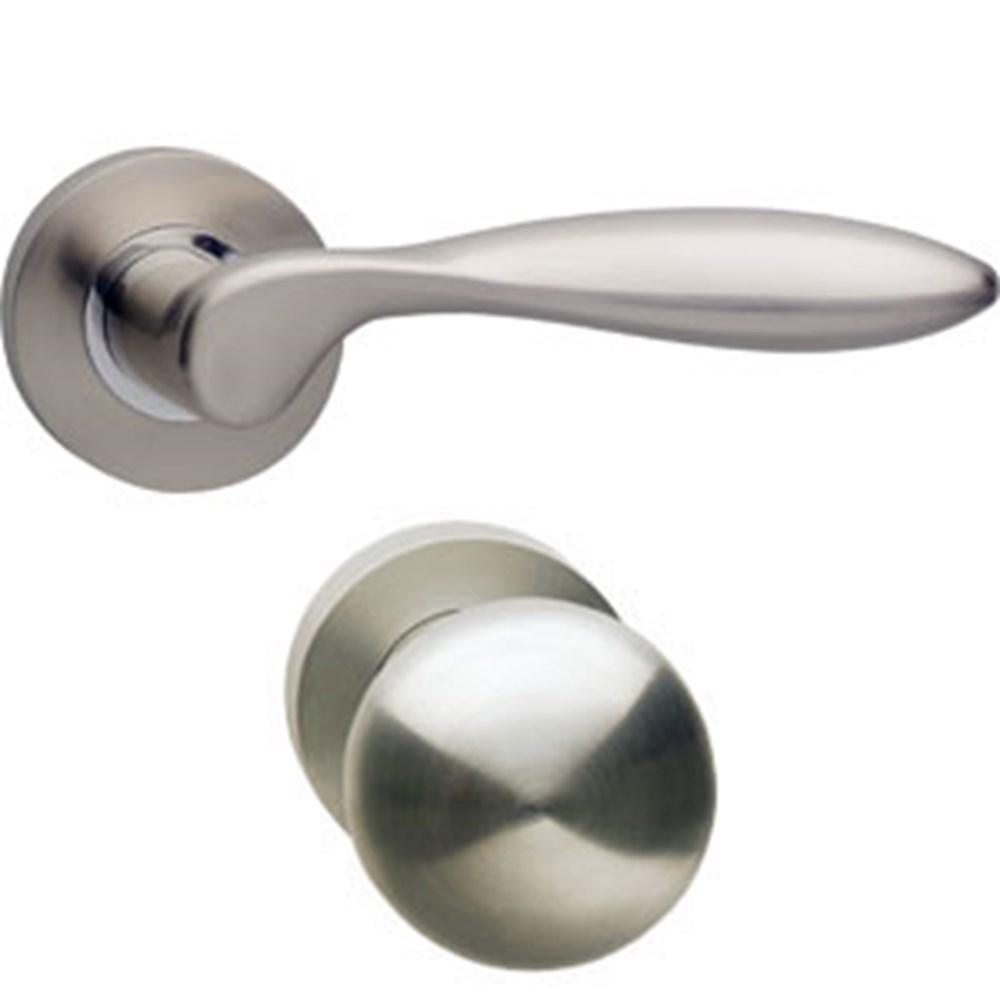 Wisselgarnituur rechts 1695 George op rond rozet 7mm nokken met profielcilindergat plaatjes nikkel m afbeelding