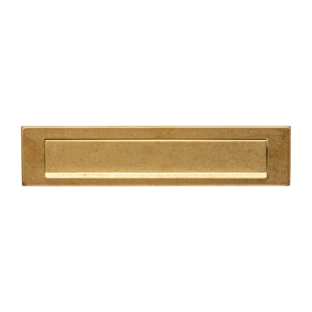 Briefplaat rechthoekig 340x75mm met klep/regenrand PVD messing getrommeld afbeelding